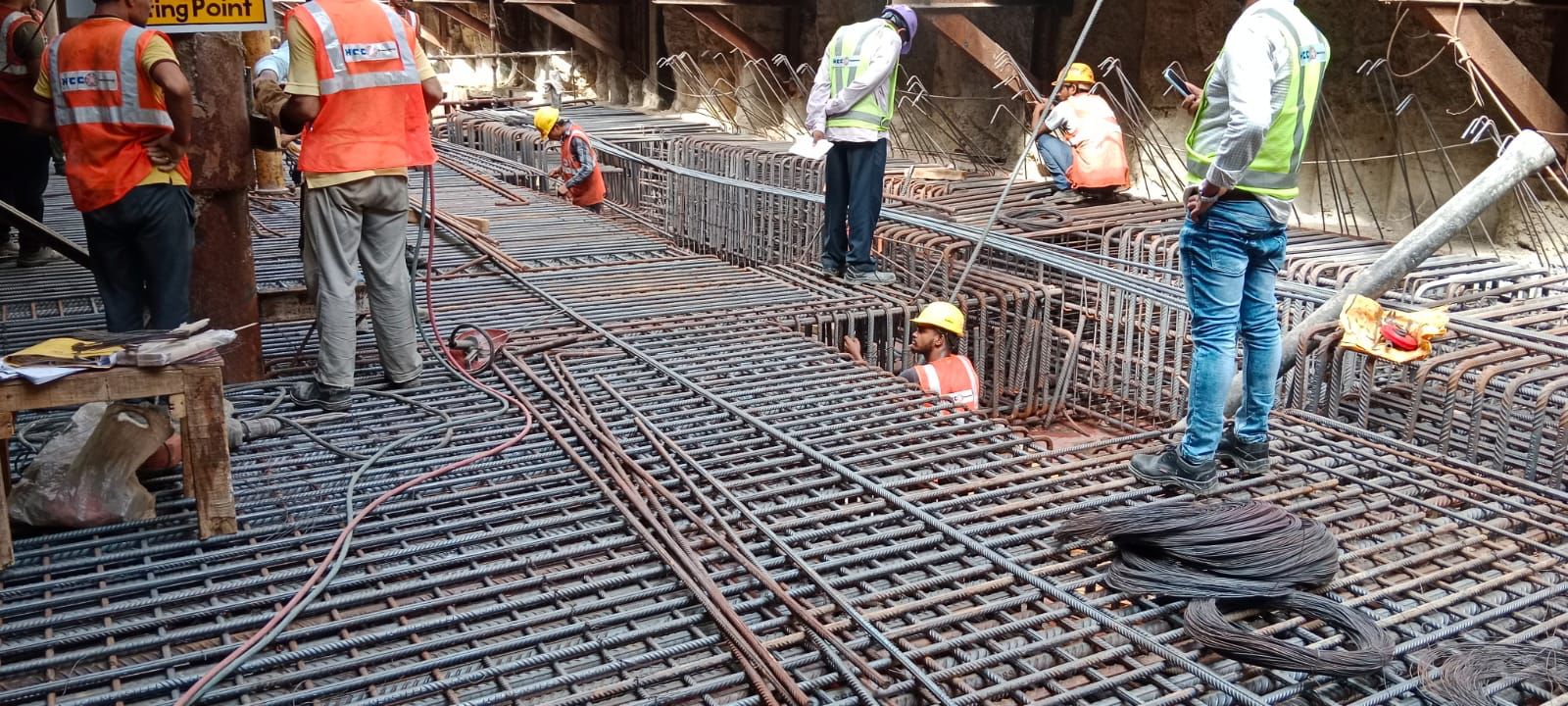 Roof slab pour 2 at Grid 15 to 17 Grant Road metro station